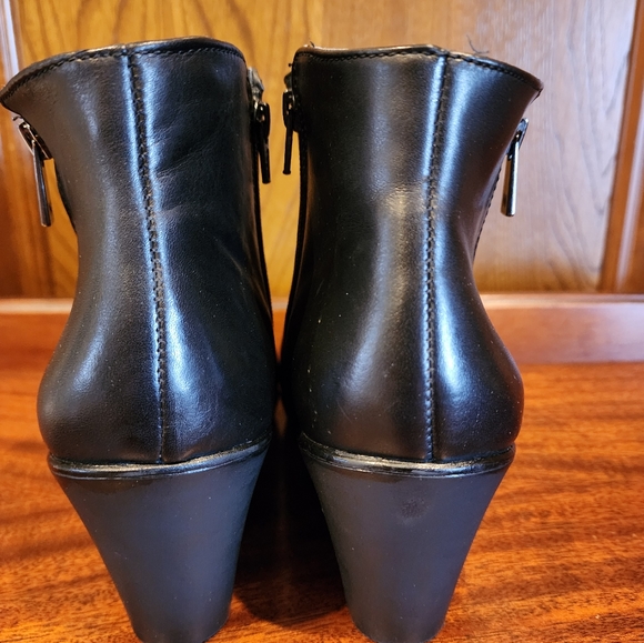 Naturalizer Booties-Water Resistant Leather - Picture 5 of 8